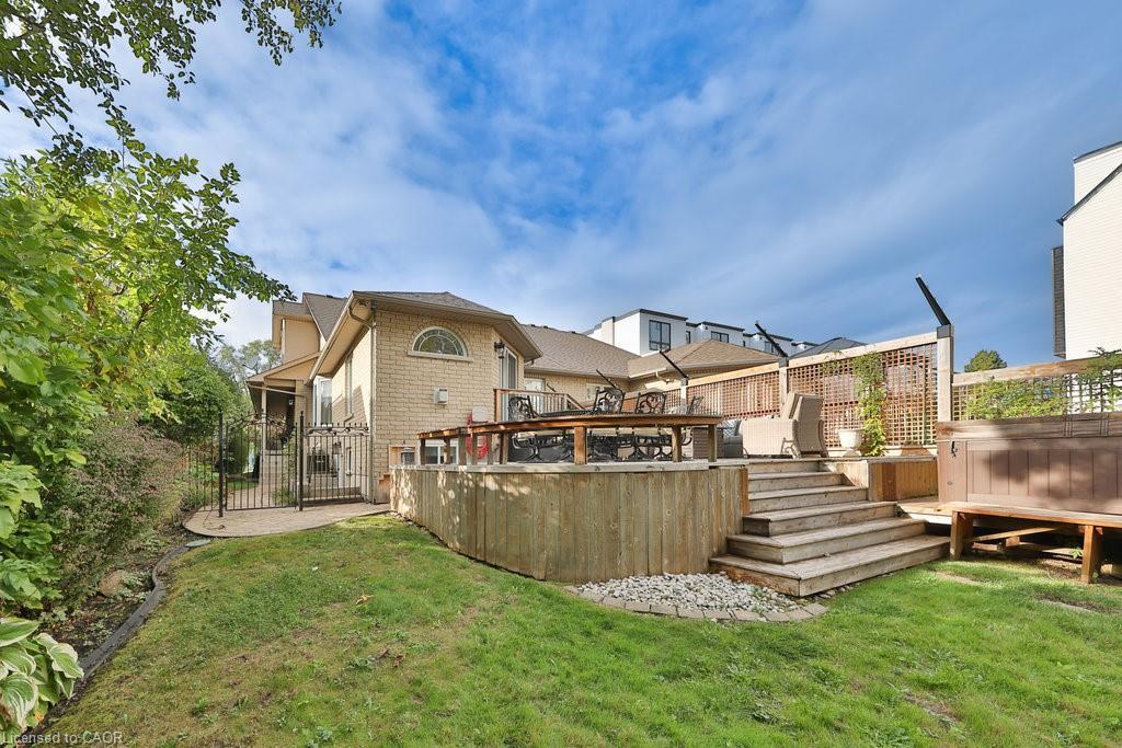 2304 Sovereign Street, Oakville, ON - Outdoor