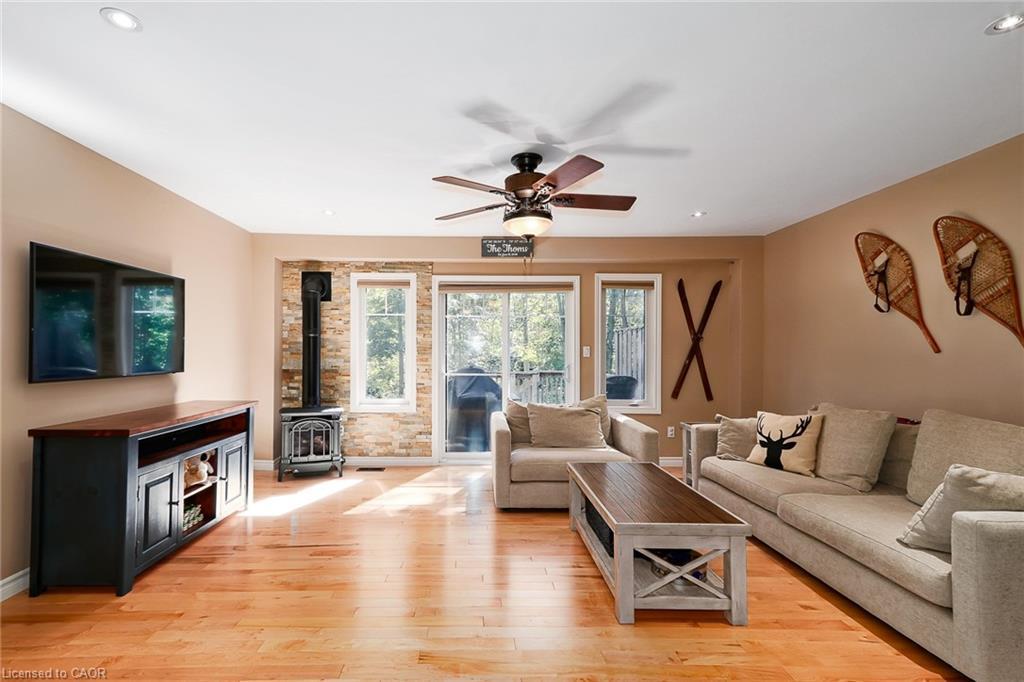 72 Silver Glen Boulevard, Collingwood, ON - Indoor Photo Showing Living Room