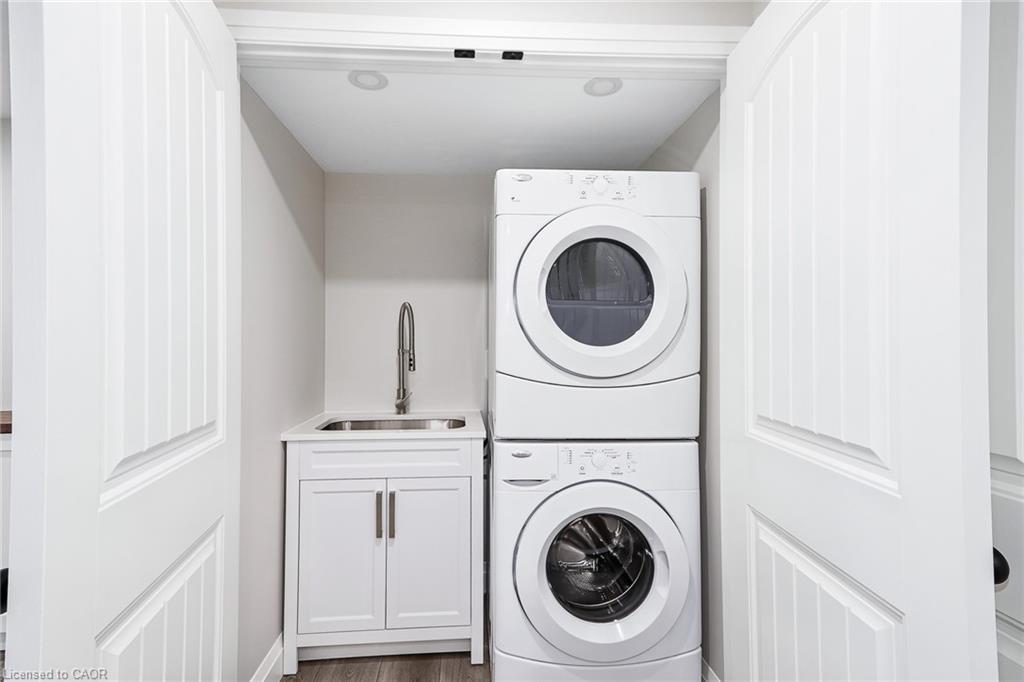 72 Silver Glen Boulevard, Collingwood, ON - Indoor Photo Showing Laundry Room