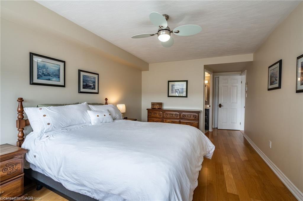 402-40 Harrisford Street, Hamilton, ON - Indoor Photo Showing Bedroom
