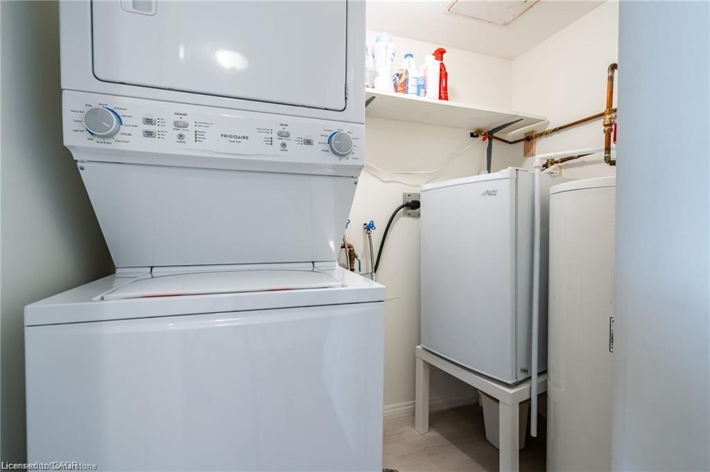 402-40 Harrisford Street, Hamilton, ON - Indoor Photo Showing Laundry Room
