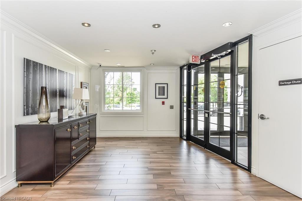 122-1440 Gordon Street, Guelph, ON - Indoor Photo Showing Other Room