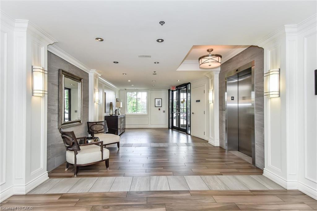 122-1440 Gordon Street, Guelph, ON - Indoor Photo Showing Other Room