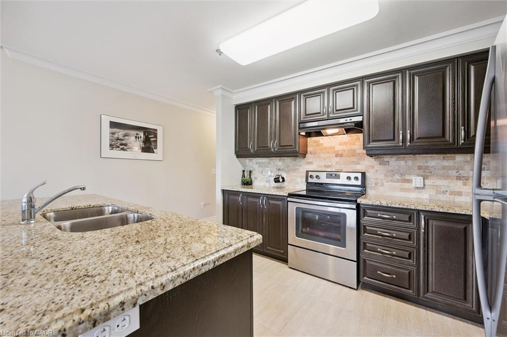 122-1440 Gordon Street, Guelph, ON - Indoor Photo Showing Kitchen With Double Sink