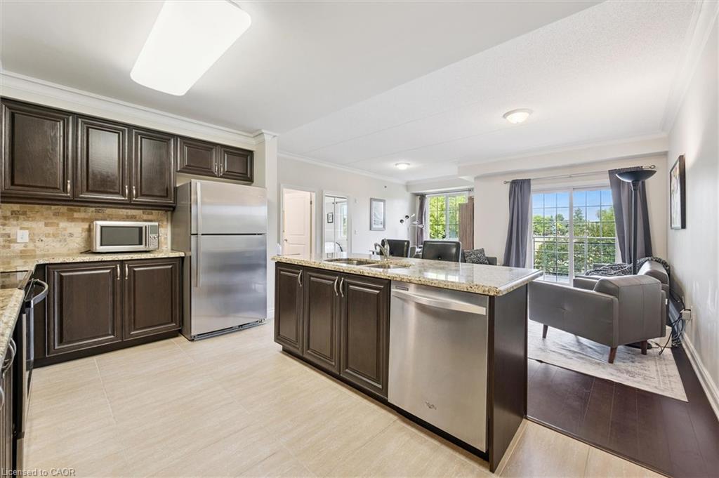 122-1440 Gordon Street, Guelph, ON - Indoor Photo Showing Kitchen With Stainless Steel Kitchen