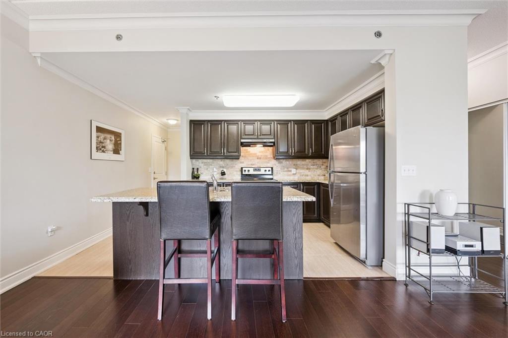 122-1440 Gordon Street, Guelph, ON - Indoor Photo Showing Kitchen
