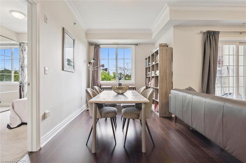 122-1440 Gordon Street, Guelph, ON - Indoor Photo Showing Dining Room