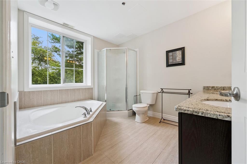 122-1440 Gordon Street, Guelph, ON - Indoor Photo Showing Bathroom