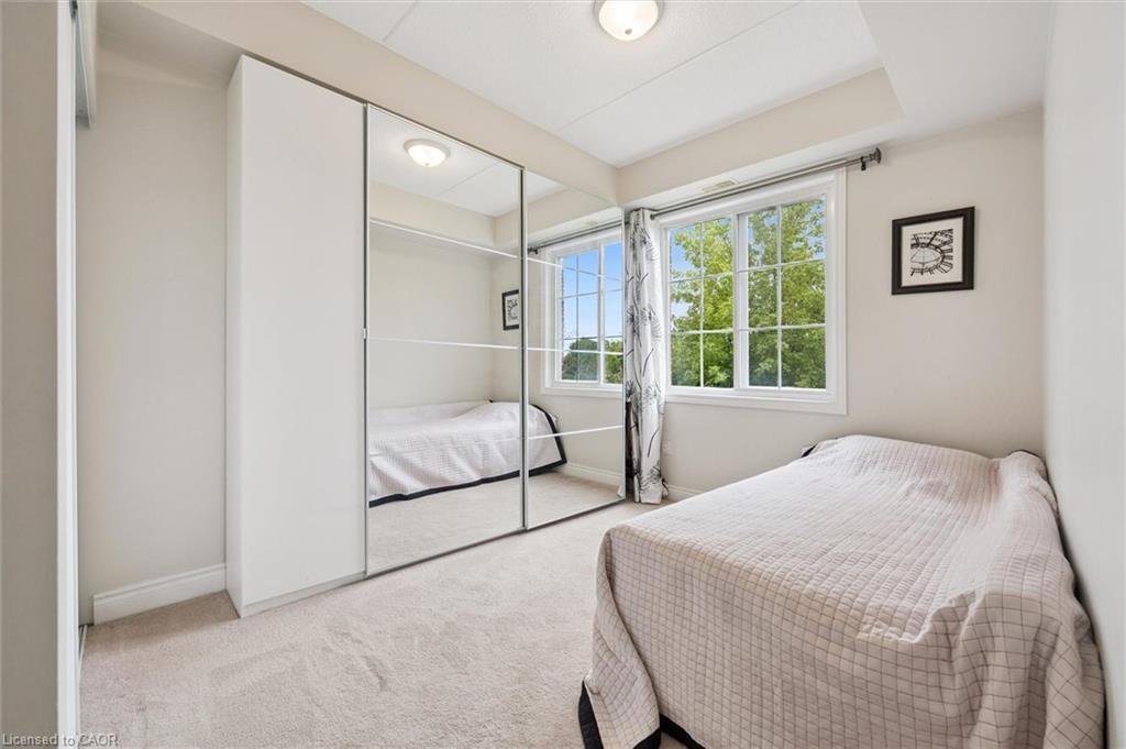 122-1440 Gordon Street, Guelph, ON - Indoor Photo Showing Bedroom