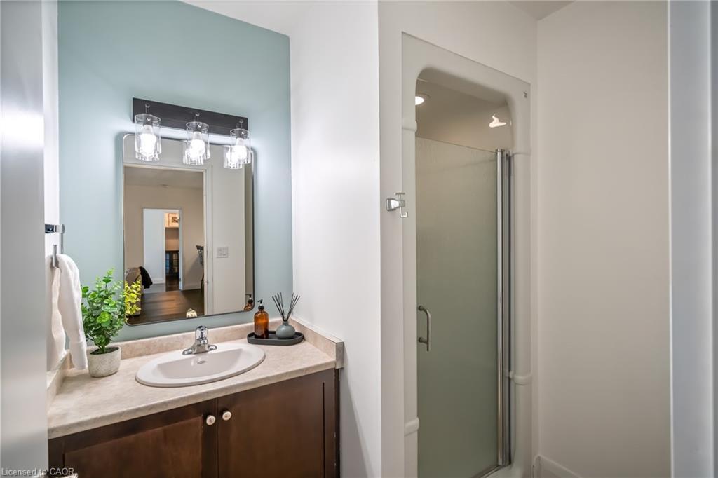 201-26 Wellington Street, St. Catharines, ON - Indoor Photo Showing Bathroom