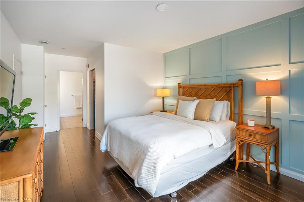 201-26 Wellington Street, St. Catharines, ON - Indoor Photo Showing Bedroom