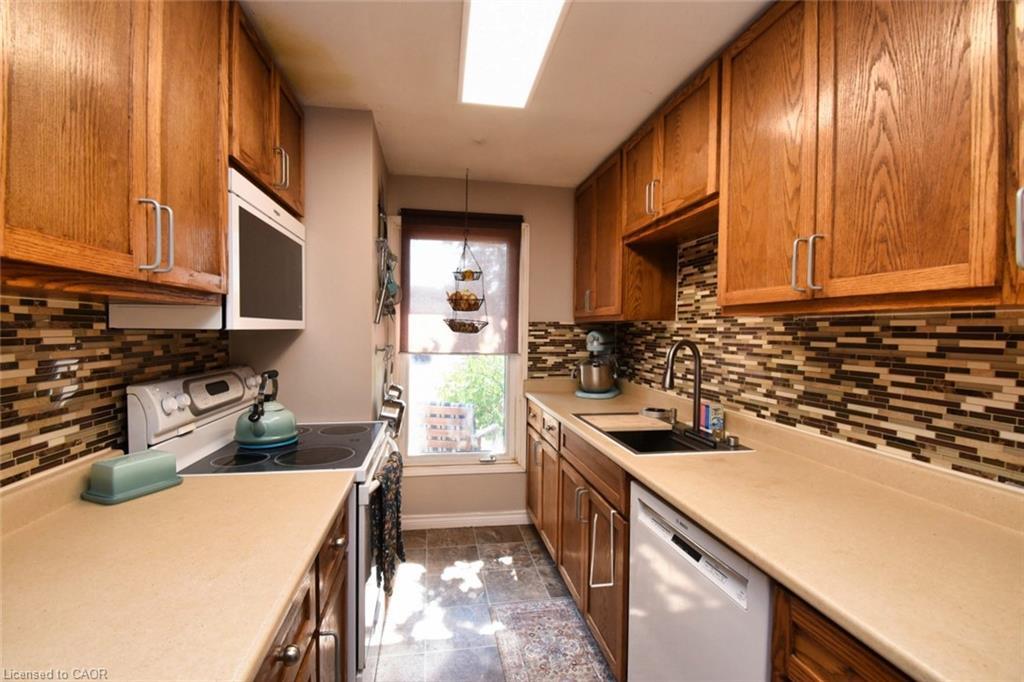 302 Linden Drive, Cambridge, ON - Indoor Photo Showing Kitchen