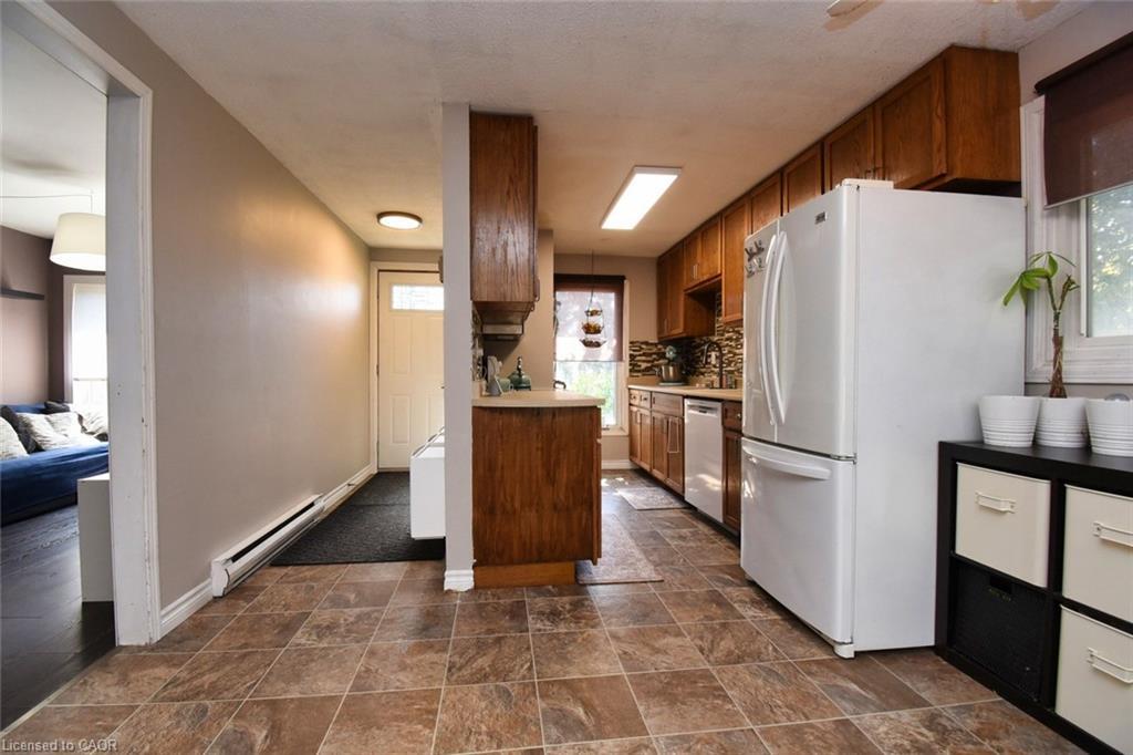 302 Linden Drive, Cambridge, ON - Indoor Photo Showing Kitchen
