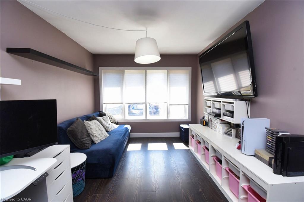 302 Linden Drive, Cambridge, ON - Indoor Photo Showing Living Room