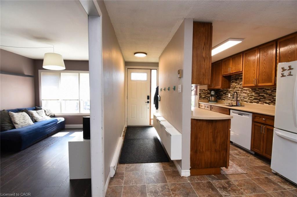 302 Linden Drive, Cambridge, ON - Indoor Photo Showing Kitchen