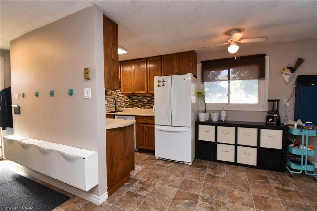 302 Linden Drive, Cambridge, ON - Indoor Photo Showing Kitchen