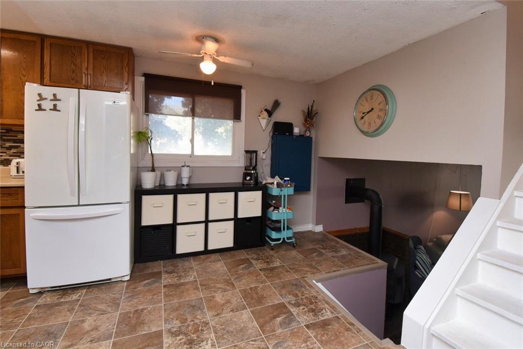 302 Linden Drive, Cambridge, ON - Indoor Photo Showing Kitchen