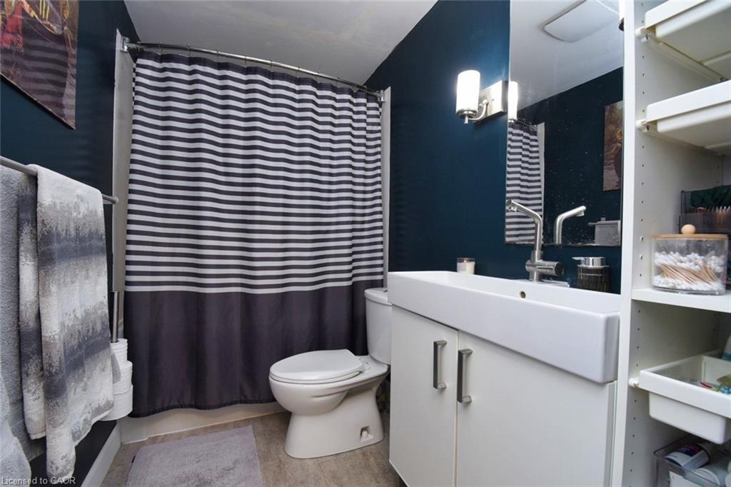 302 Linden Drive, Cambridge, ON - Indoor Photo Showing Bathroom