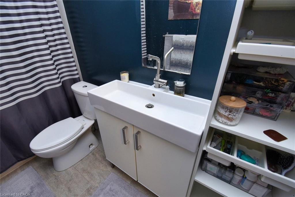 302 Linden Drive, Cambridge, ON - Indoor Photo Showing Bathroom
