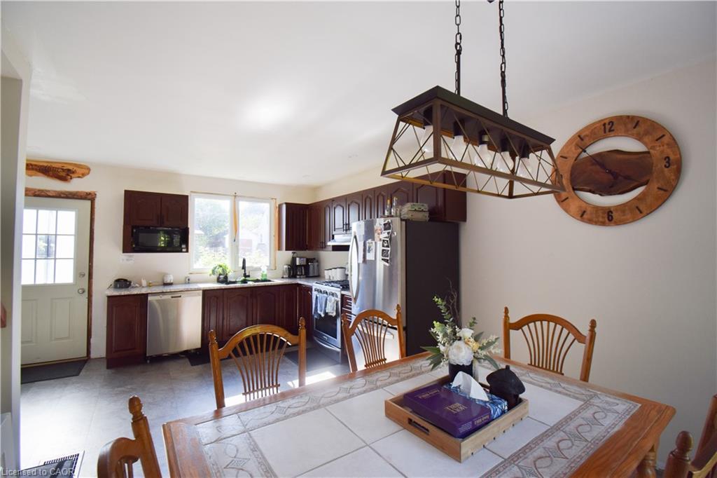 39 Young Street, Tillsonburg, ON - Indoor Photo Showing Dining Room