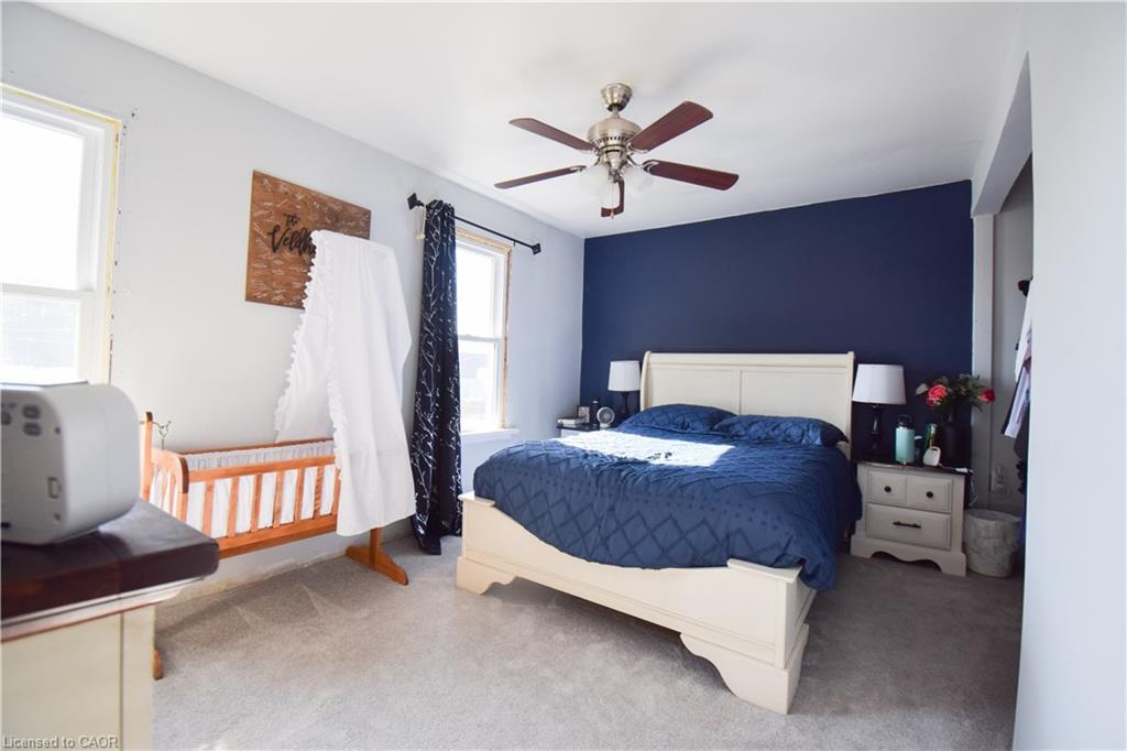 39 Young Street, Tillsonburg, ON - Indoor Photo Showing Bedroom