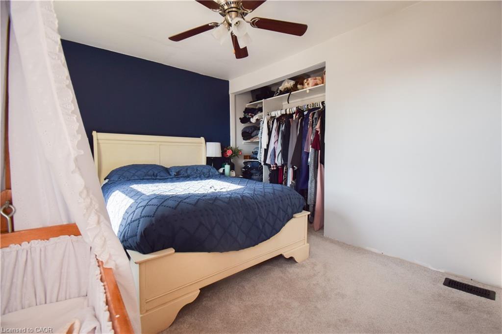39 Young Street, Tillsonburg, ON - Indoor Photo Showing Bedroom
