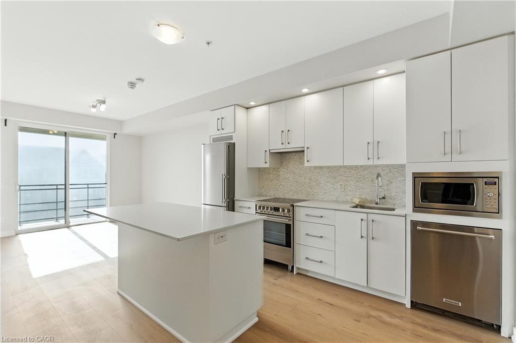 310-10 Esplanade Lane, Grimsby, ON - Indoor Photo Showing Kitchen With Upgraded Kitchen