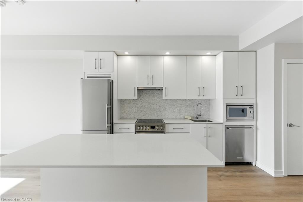310-10 Esplanade Lane, Grimsby, ON - Indoor Photo Showing Kitchen