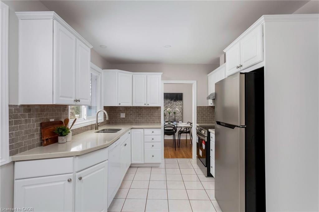 1181 Newton Road, Oakville, ON - Indoor Photo Showing Kitchen With Double Sink