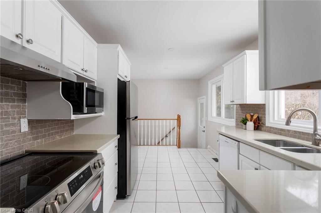 1181 Newton Road, Oakville, ON - Indoor Photo Showing Kitchen With Double Sink