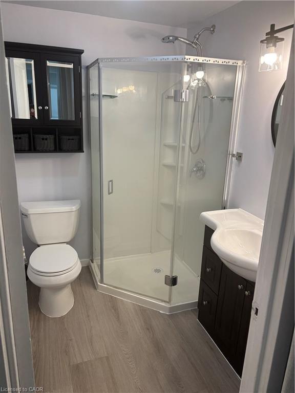 103 Dover Road, Welland, ON - Indoor Photo Showing Bathroom