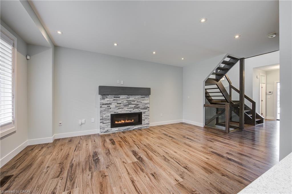 2527 Holbrook Drive, London, ON - Indoor Photo Showing Living Room With Fireplace