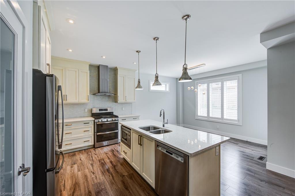 2527 Holbrook Drive, London, ON - Indoor Photo Showing Kitchen With Double Sink With Upgraded Kitchen