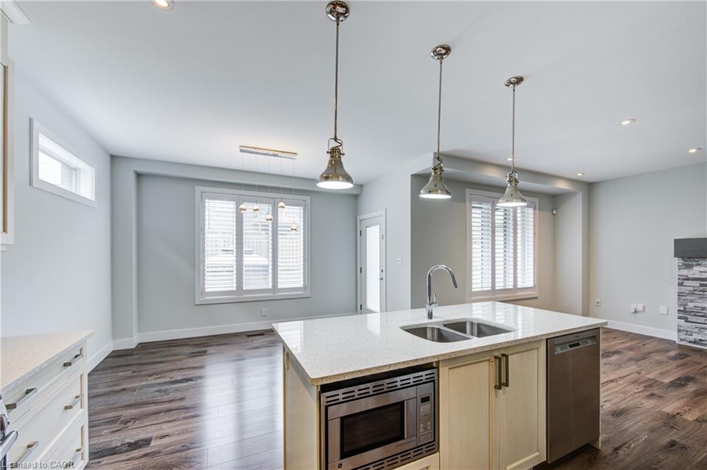 2527 Holbrook Drive, London, ON - Indoor Photo Showing Kitchen With Double Sink