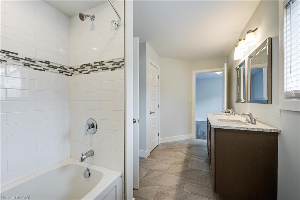 2527 Holbrook Drive, London, ON - Indoor Photo Showing Bathroom