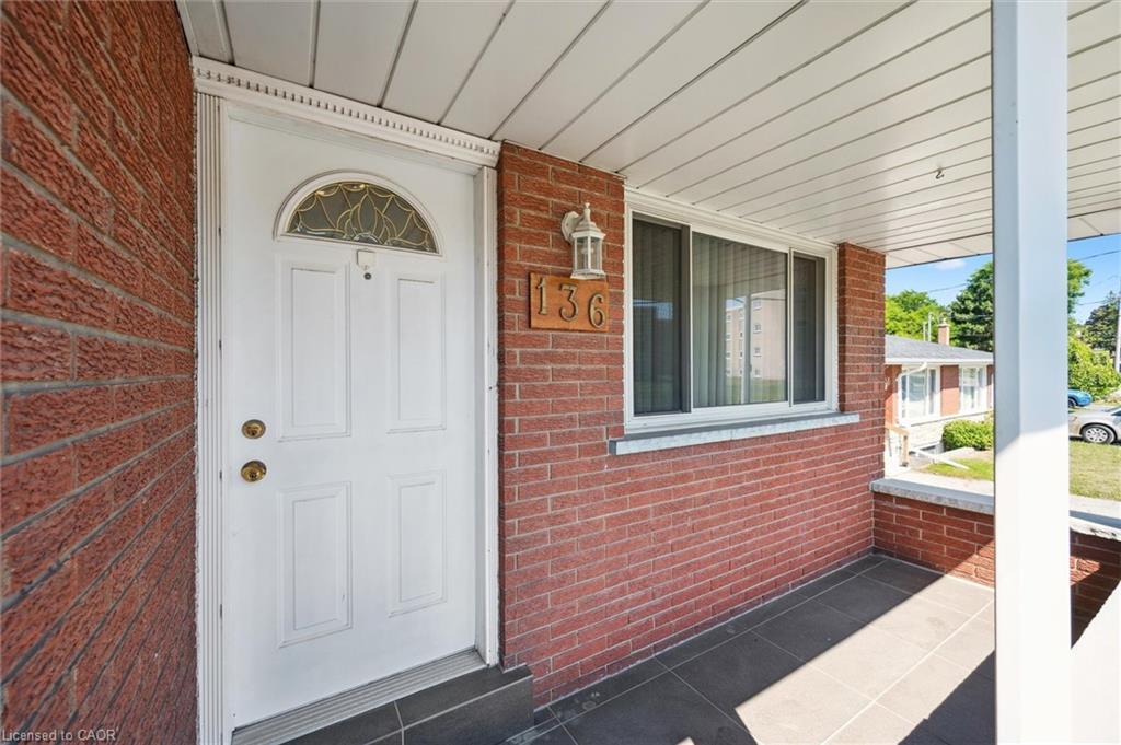 136 Fairway Road N, Kitchener, ON - Outdoor With Exterior