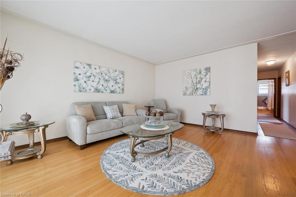 136 Fairway Road N, Kitchener, ON - Indoor Photo Showing Living Room