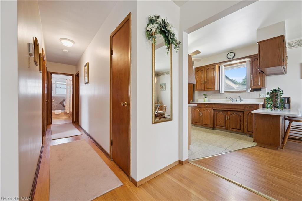 136 Fairway Road N, Kitchener, ON - Indoor Photo Showing Kitchen