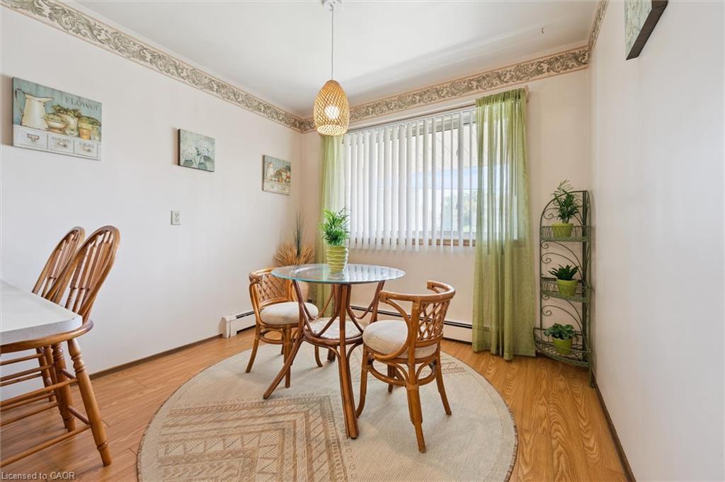 136 Fairway Road N, Kitchener, ON - Indoor Photo Showing Dining Room