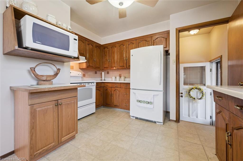 136 Fairway Road N, Kitchener, ON - Indoor Photo Showing Kitchen