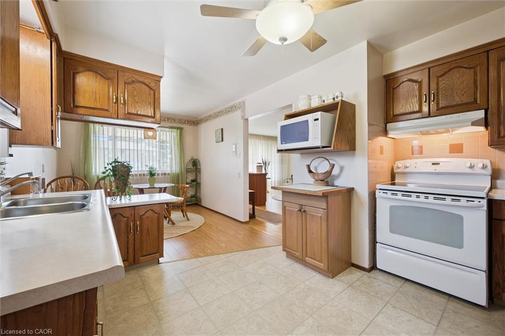 136 Fairway Road N, Kitchener, ON - Indoor Photo Showing Kitchen With Double Sink