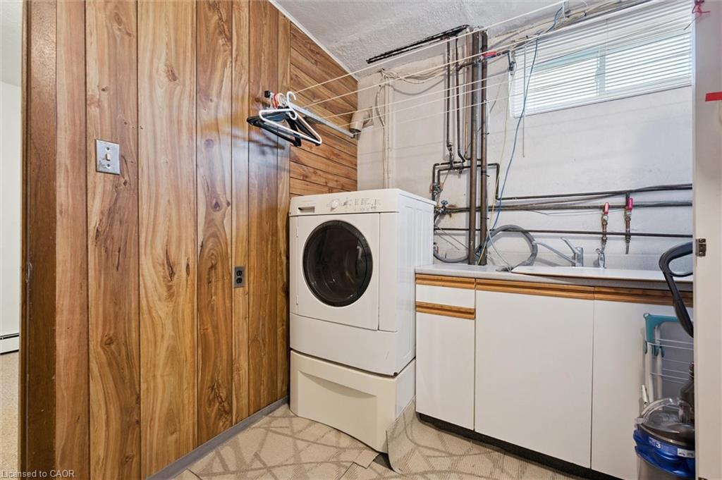 136 Fairway Road N, Kitchener, ON - Indoor Photo Showing Laundry Room