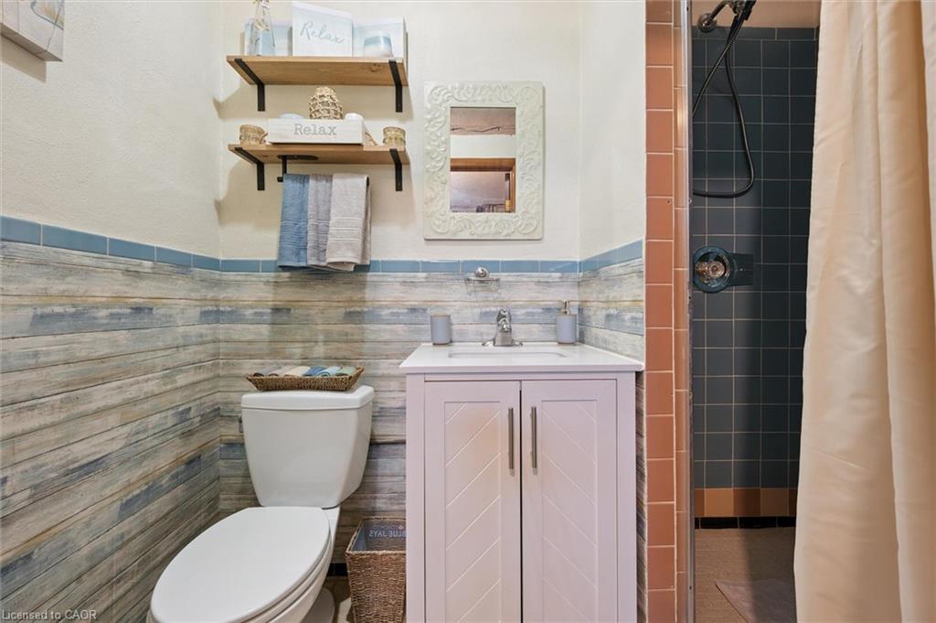 136 Fairway Road N, Kitchener, ON - Indoor Photo Showing Bathroom