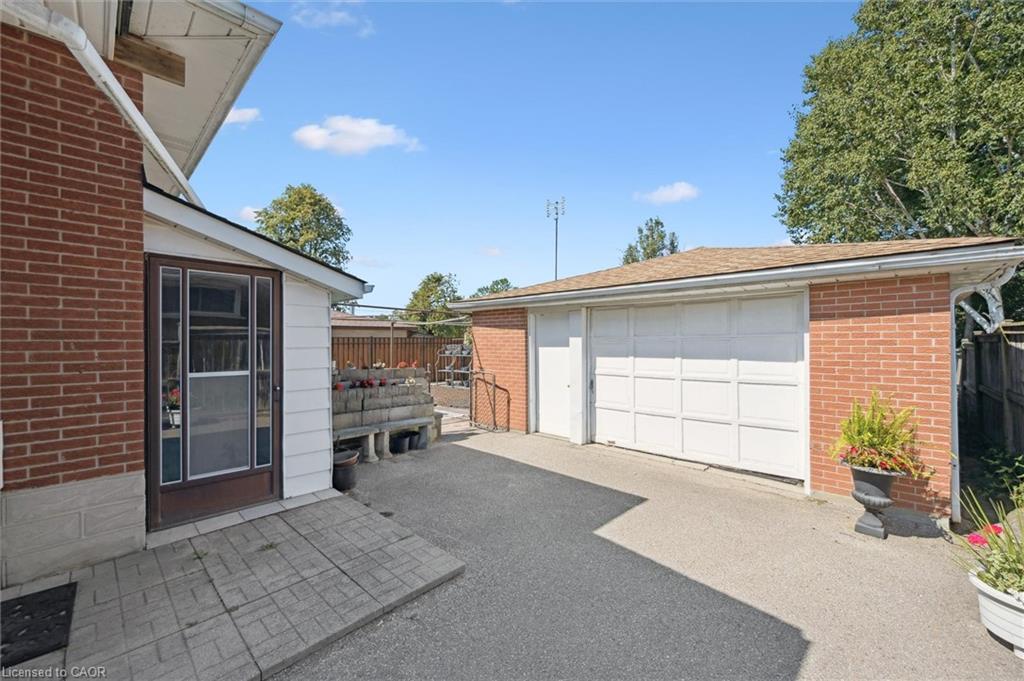 136 Fairway Road N, Kitchener, ON - Outdoor With Exterior