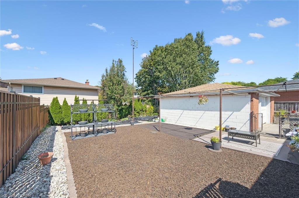 136 Fairway Road N, Kitchener, ON - Outdoor