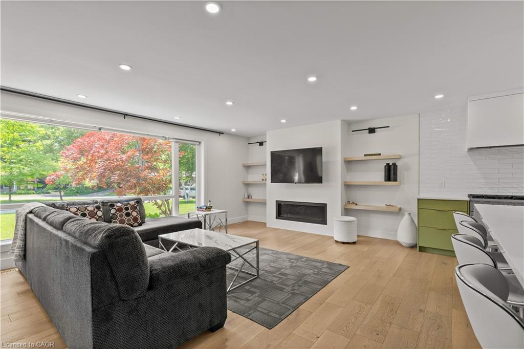 514 Oxbow Road, Waterloo, ON - Indoor Photo Showing Living Room