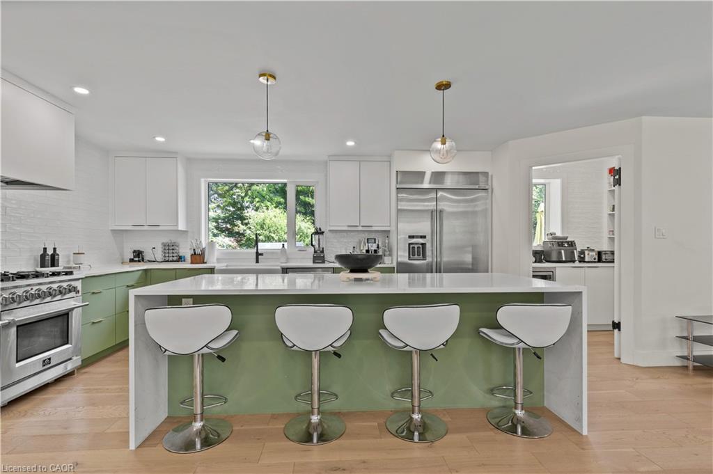 514 Oxbow Road, Waterloo, ON - Indoor Photo Showing Kitchen With Upgraded Kitchen