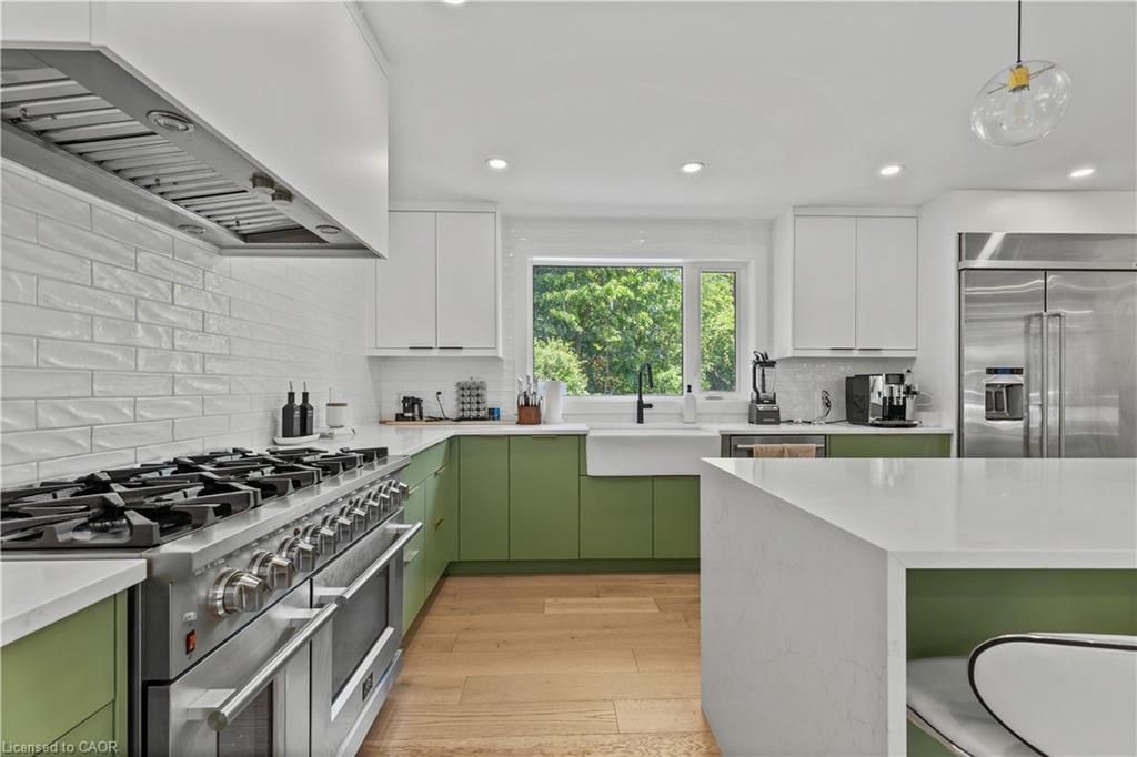 514 Oxbow Road, Waterloo, ON - Indoor Photo Showing Kitchen With Upgraded Kitchen