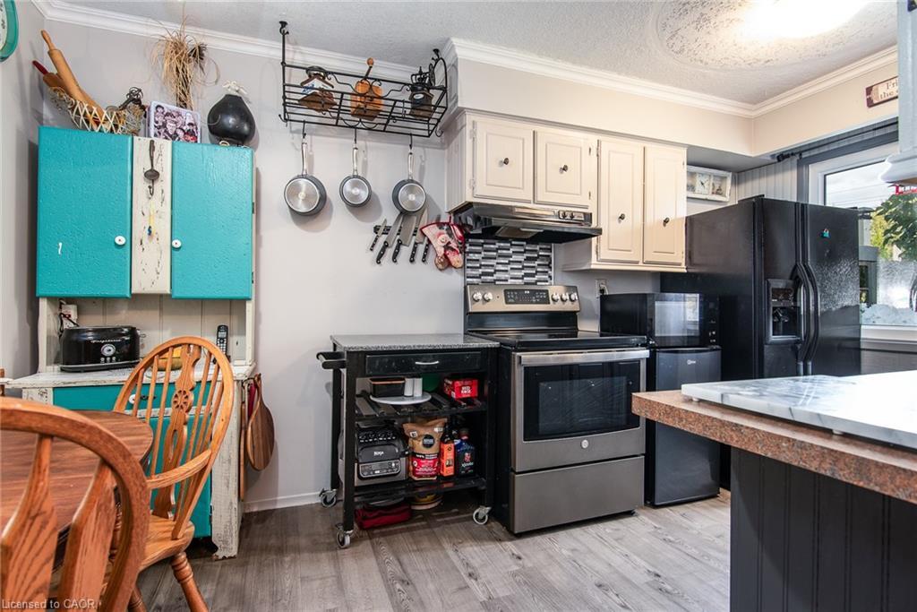 568 Strasburg Road, Kitchener, ON - Indoor Photo Showing Kitchen
