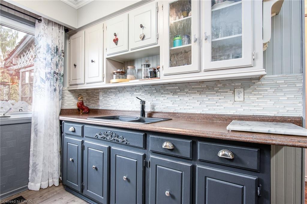 568 Strasburg Road, Kitchener, ON - Indoor Photo Showing Kitchen